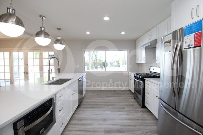 Building Photo - 6149 E Delcoa Ave