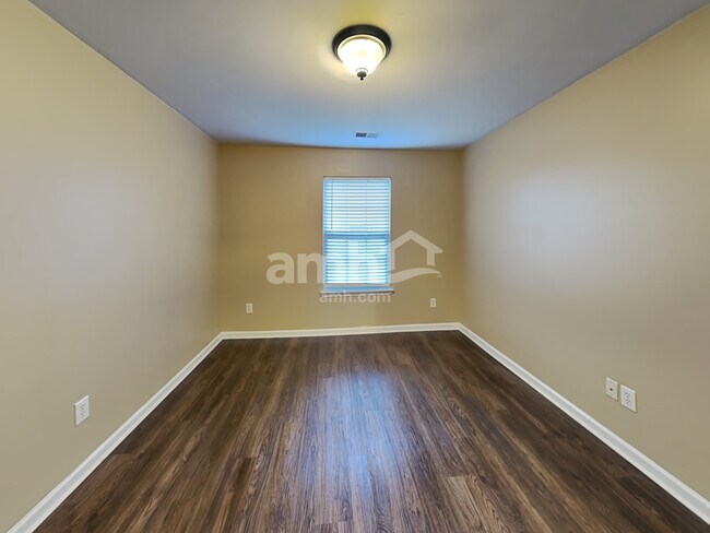 Building Photo - 2010 Cornflower Ln