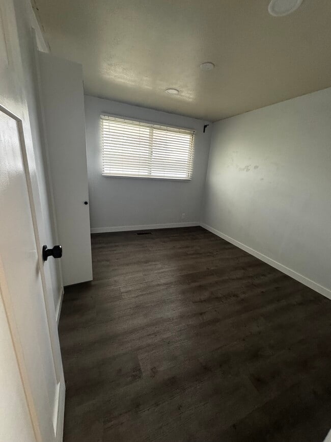 Building Photo - 1209 E 700 S