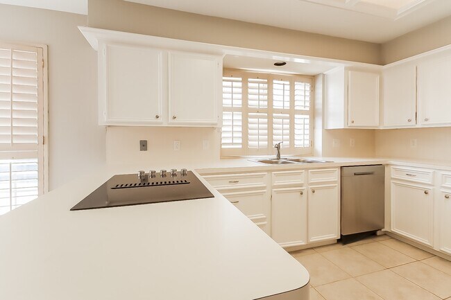 Building Photo - 2303 Prestwick Dr