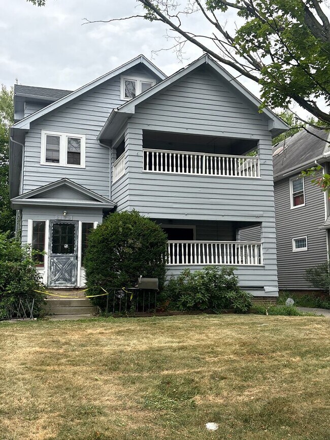 Building Photo - Edgewood2179