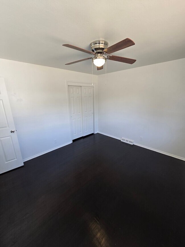 Building Photo - Nice size 4 Bedroom  2 Bath with 2 living ...