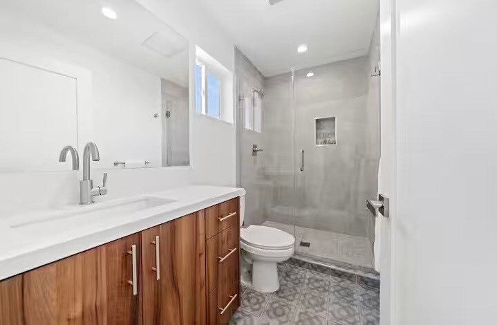 Building Photo - 5637 Klump Ave