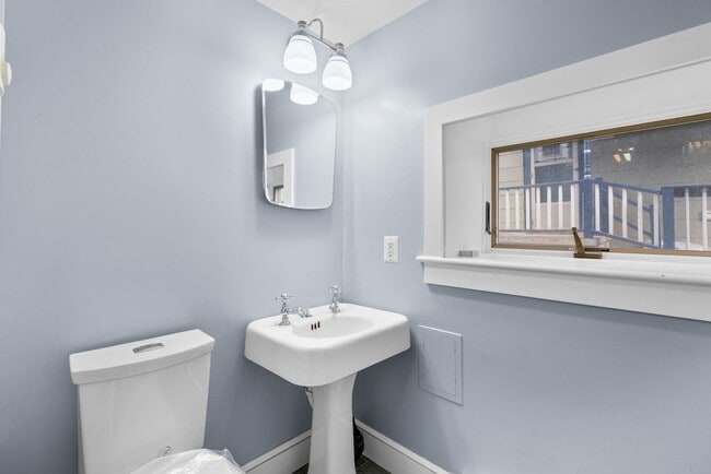 Building Photo - 3 Bed 2.5 Bath - Takoma Park Craftsman - Spacious Rear Deck