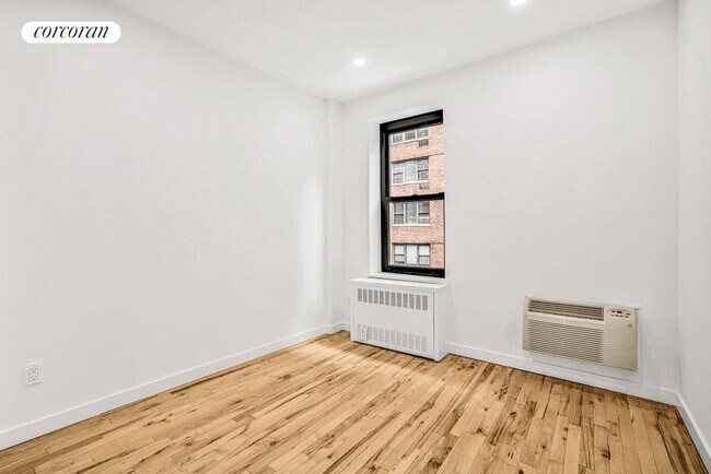 Building Photo - 315 E 95th St