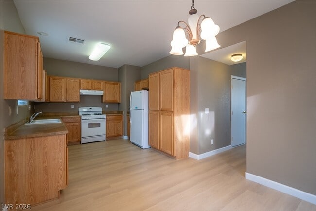 Building Photo - 1228 Sun Village Ave