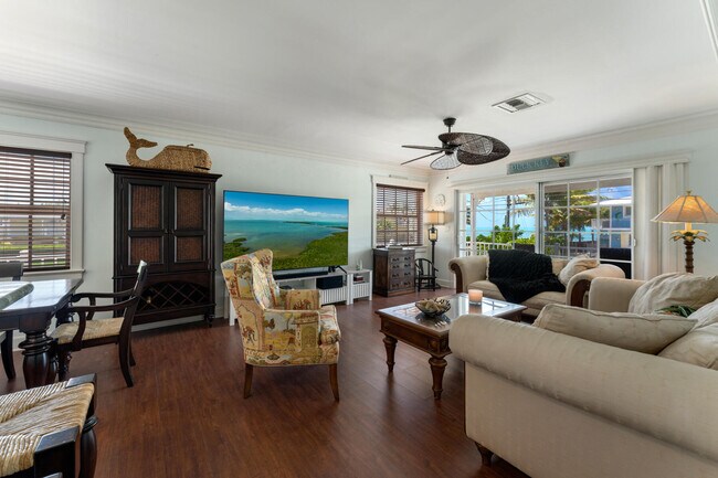 Building Photo - 235 W Seaview Cir