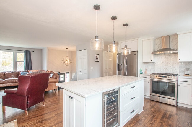 Building Photo - 425 Judd St