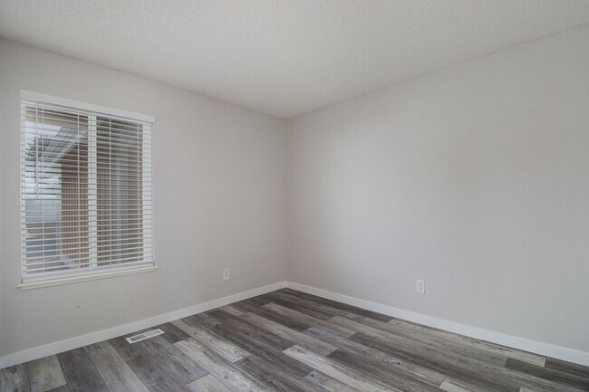Building Photo - Stunning Greenwood Village Remodel!