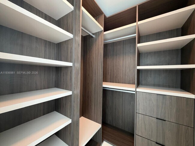 Building Photo - 300 Biscayne Blvd Way