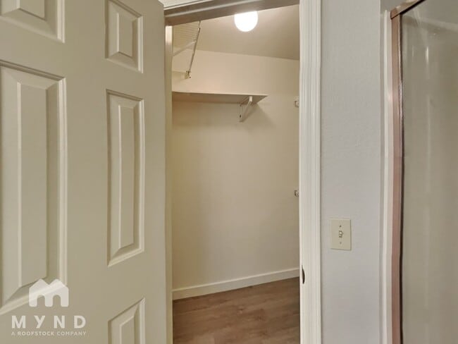 Building Photo - 634 N Quartz St