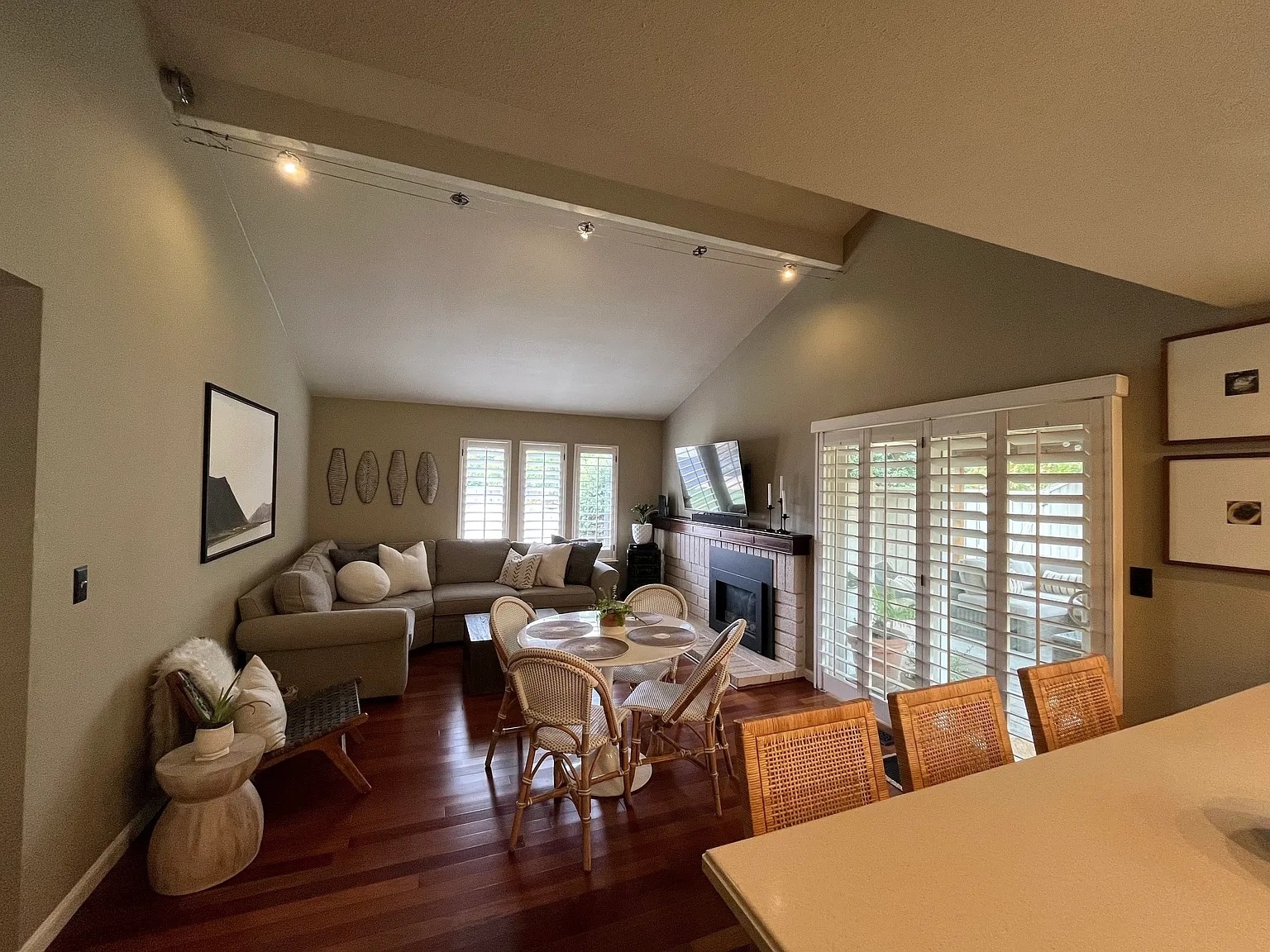 Family room - 413 La Quinta Ct