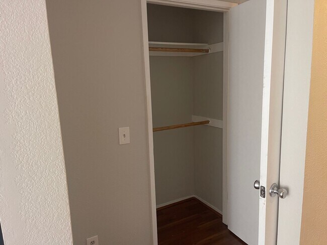 Building Photo - 2br/2ba condo with attached garage