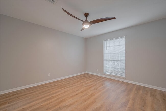 Building Photo - 605 Sorrento Dr
