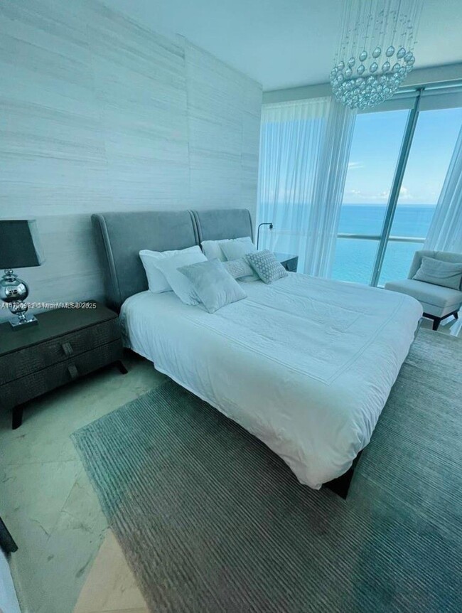 Primary Photo - 17121 Collins Ave