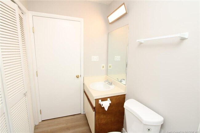 Building Photo - 118 Manhattan Ct