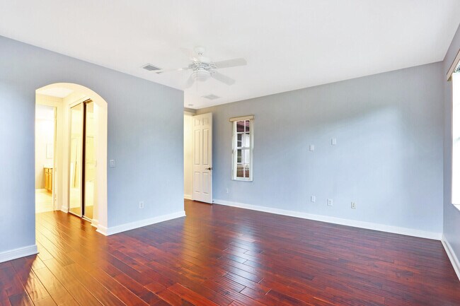 Building Photo - 1904 Flower Dr