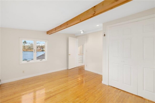 Building Photo - 8 Pine Ln