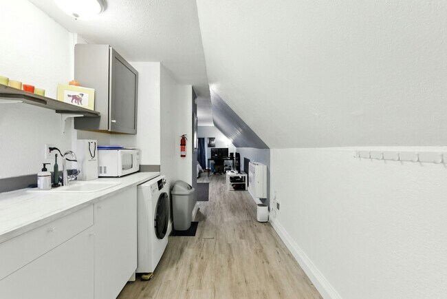Building Photo - 3516 Flora Ave