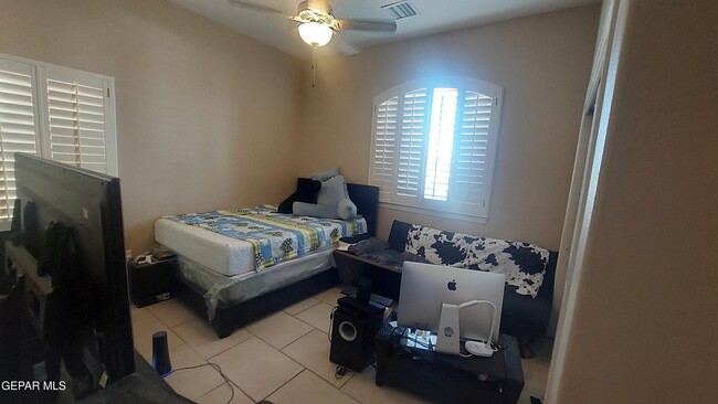 Building Photo - 13076 Cozy Cove Ave