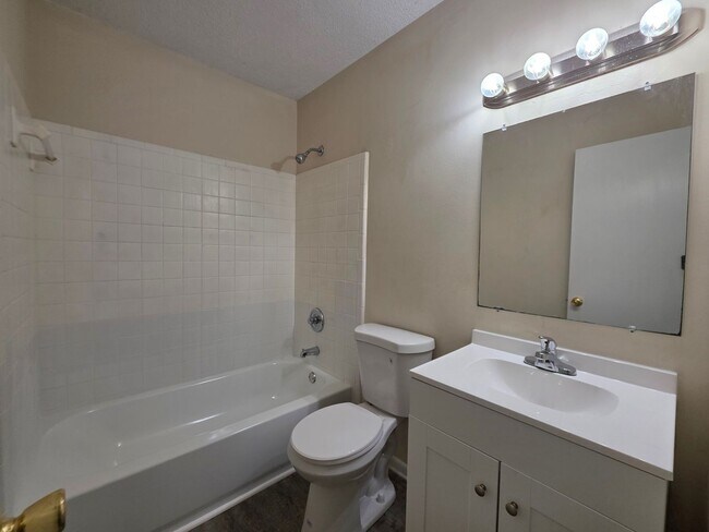 Building Photo - Nicely updated 3BR/1.5BA with fenced in ba...