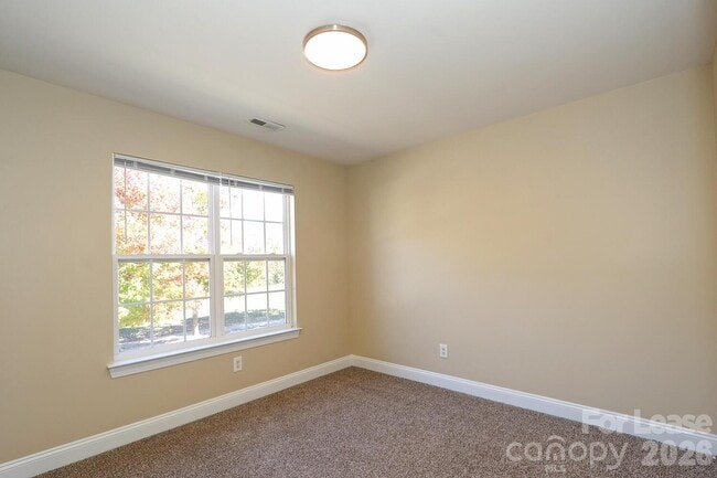 Building Photo - 10122 Victoria Blake Dr