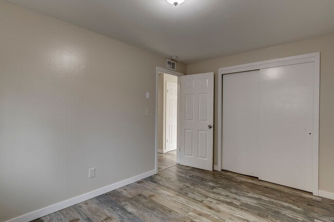 Building Photo - 850 SW 6th Ave