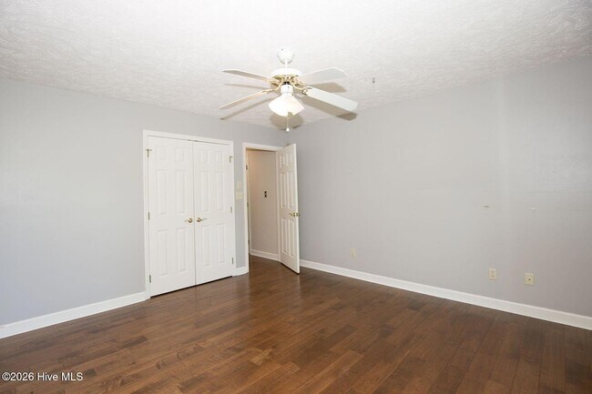 Building Photo - 1205 Greenbriar Dr