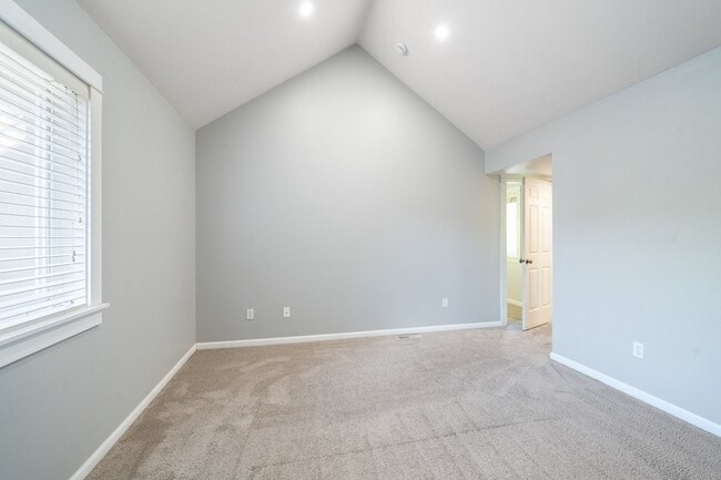 Building Photo - 10251 NW Village Heights Dr