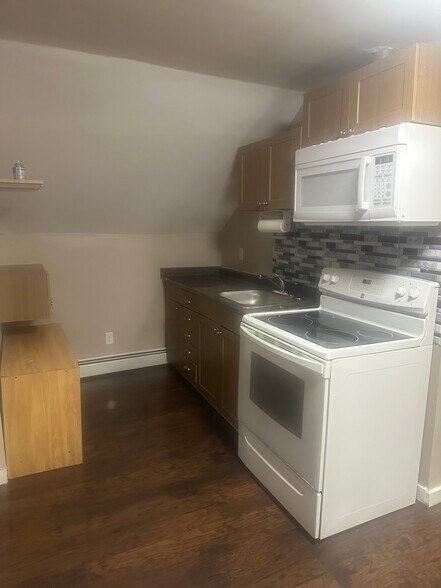 Building Photo - 13 Washington St