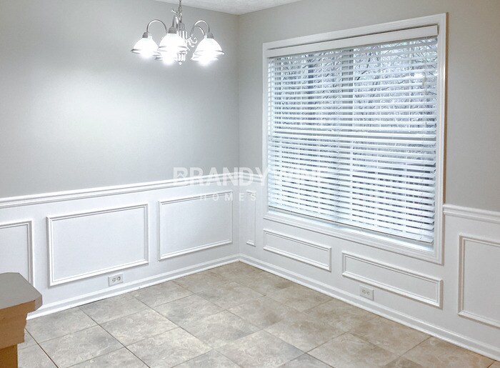 Building Photo - 687 Lakes Cir