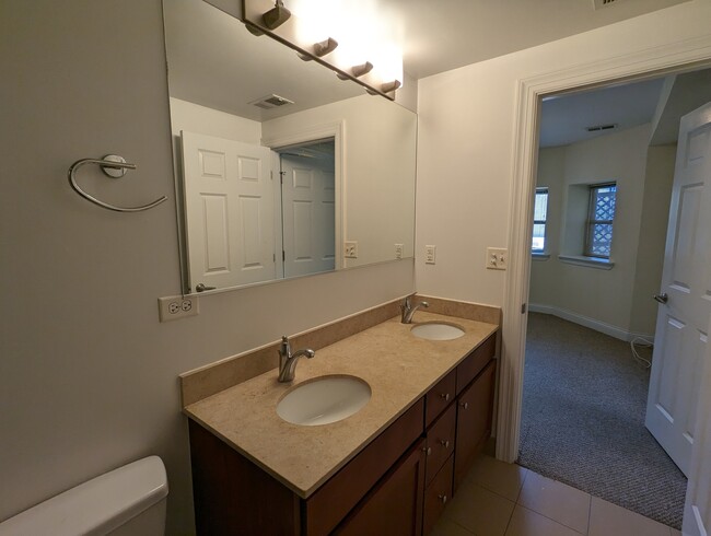 Building Photo - 2834 N Albany Ave