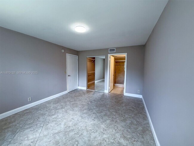 Building Photo - 8781 Wiles Rd