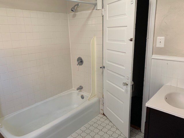 Building Photo - 332 S 43rd St