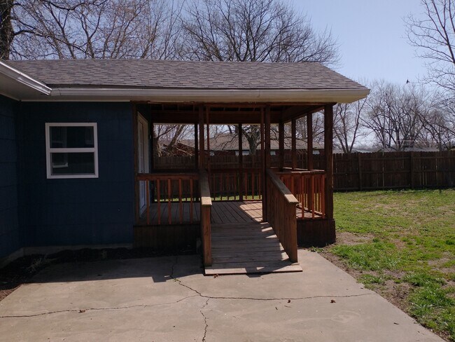 Building Photo - 1115 W Ashland St