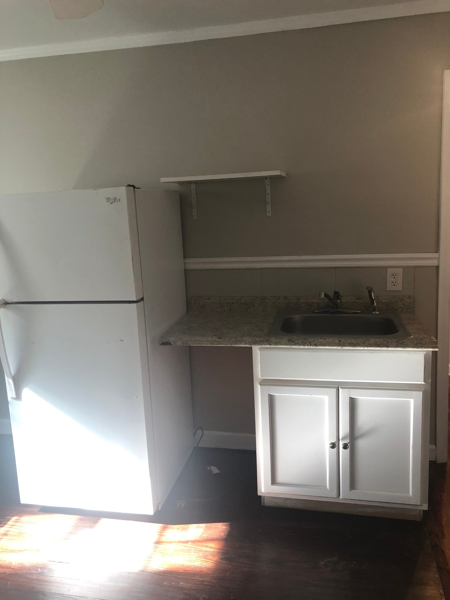 Apt. B (Studio) - 1107 E Anderson St