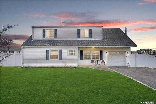 Building Photo - 47 Manhasset Ave