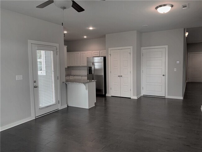 Building Photo - 3901 SW Peachwood Dr