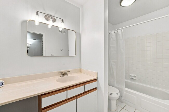 Building Photo - 6109 Knoll Wood Rd