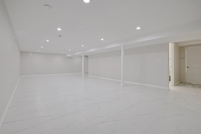 Building Photo - 475 Courtesy Ln