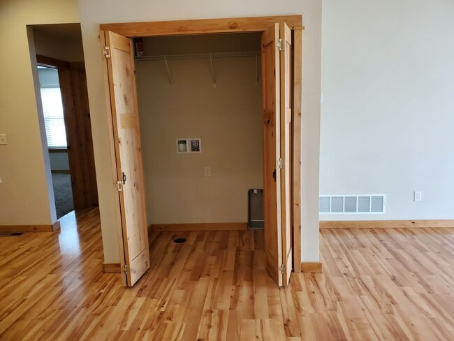 Building Photo - 110 Molly Dr