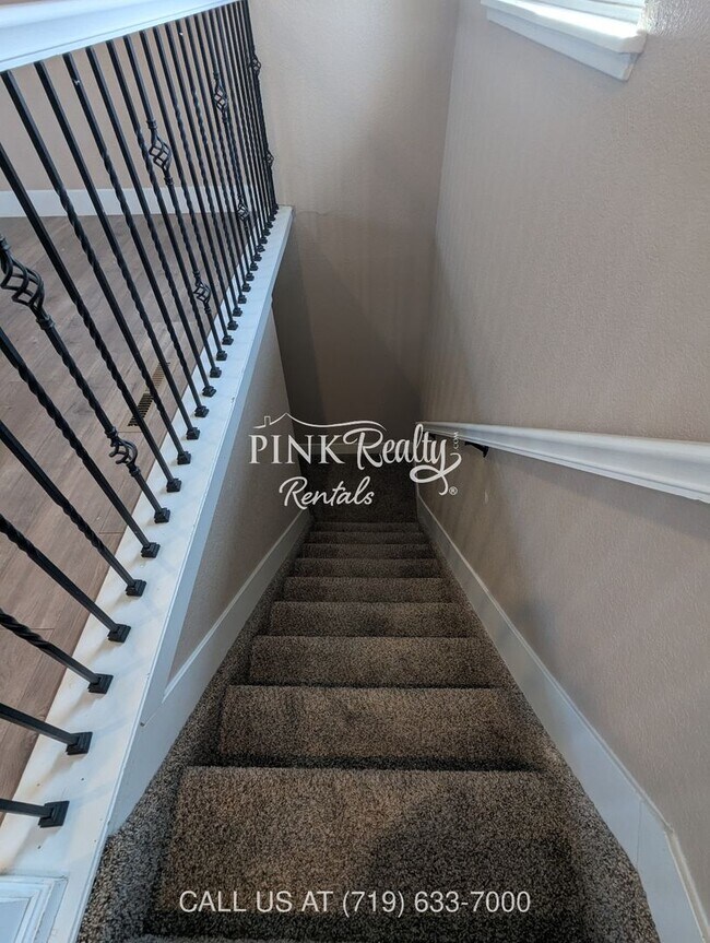 Building Photo - 2545 Lelaray St