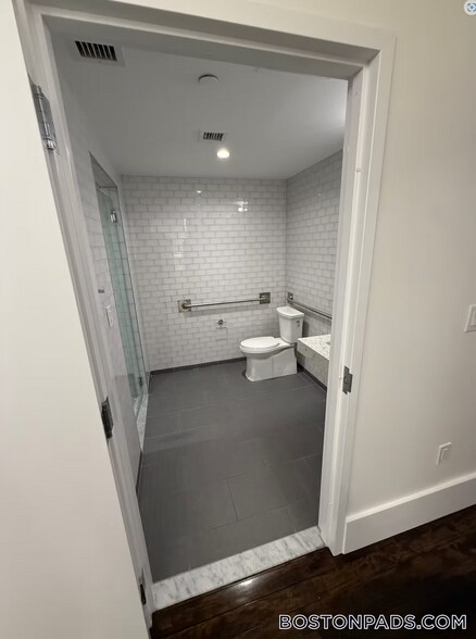 Building Photo - 190 High St