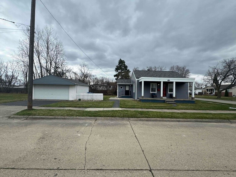 Building Photo - 12214 Louisiana Ave