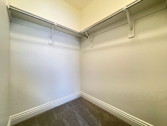 Building Photo - Beautiful 4-Bedroom Home with Den in Mountain’s Edge