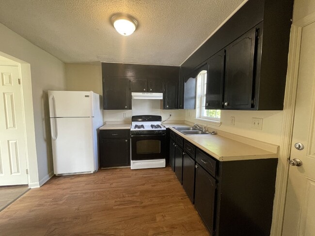 Building Photo - Apartment for Rent