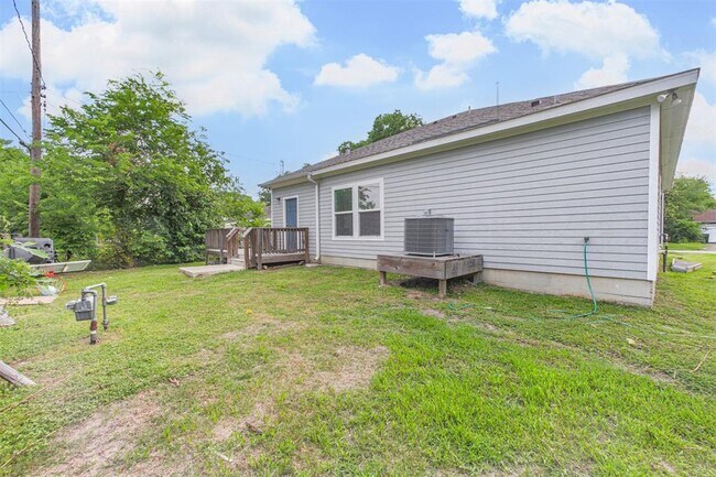 Building Photo - 10310 Chesterfield Dr