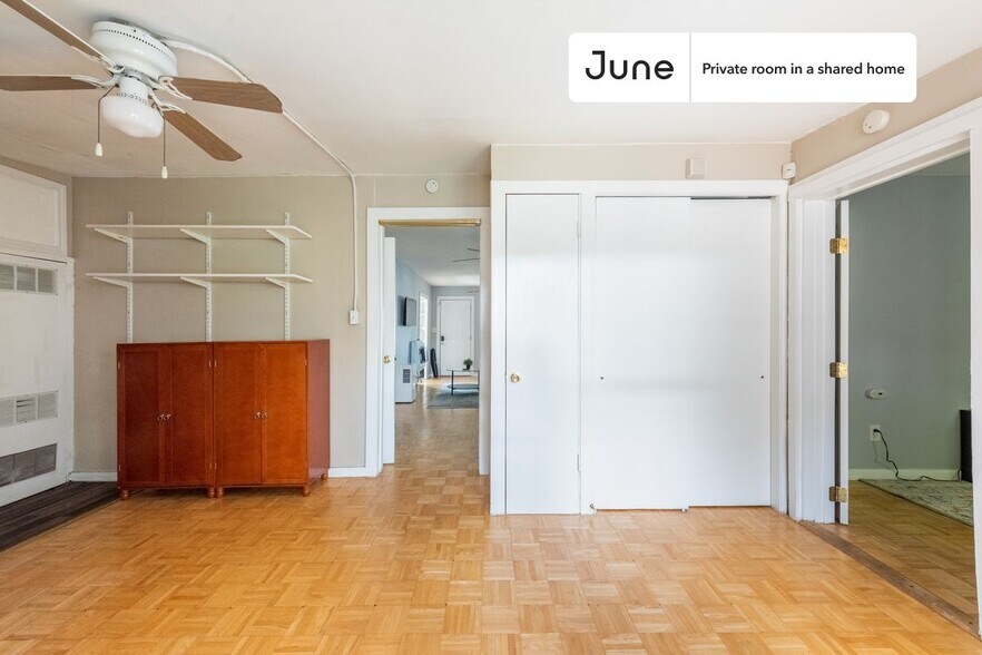 Building Photo - Room in Shared 3 bed/2 bath home