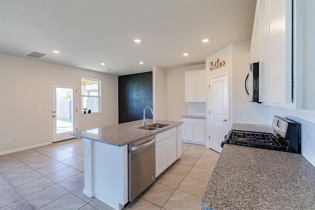 Building Photo - 132 Skycroft Cir
