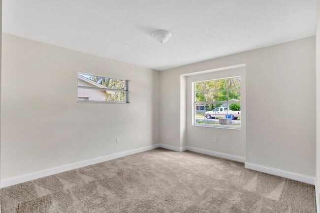 Building Photo - Remodeled Pool Home in the Heart of Brandon, FL